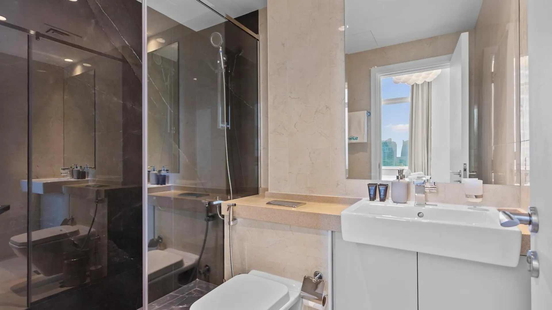 Upgraded 1 Bedroom In The Heart Of Dubai Marina Apartment