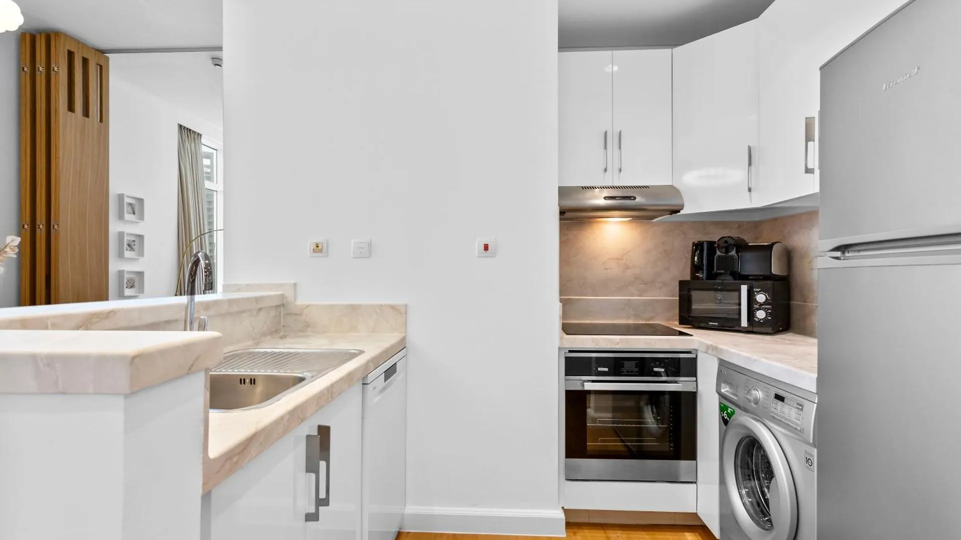 Upgraded 1 Bedroom In The Heart Of Dubai Marina 0*,
