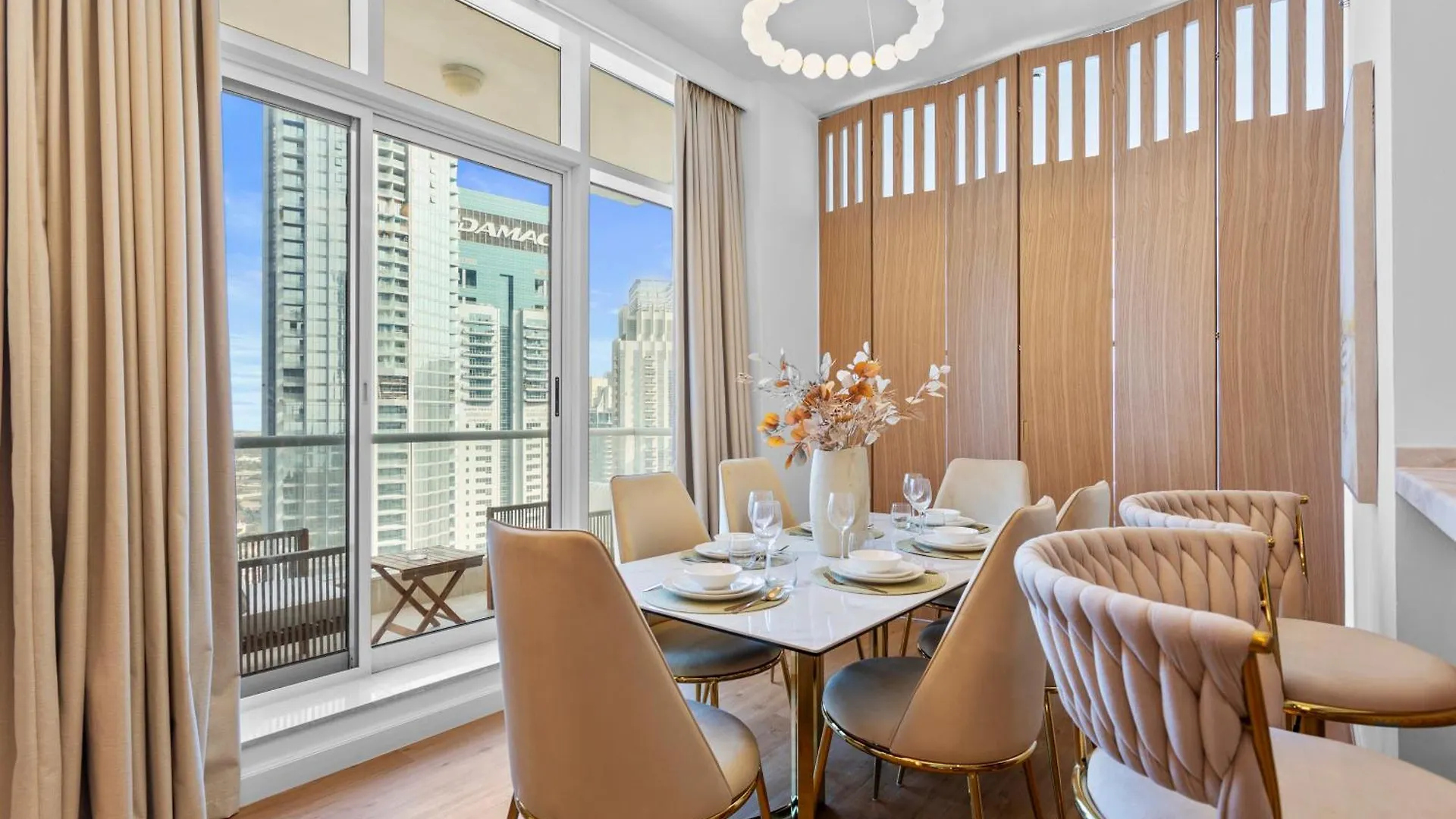 Upgraded 1 Bedroom In The Heart Of Dubai Marina Apartment