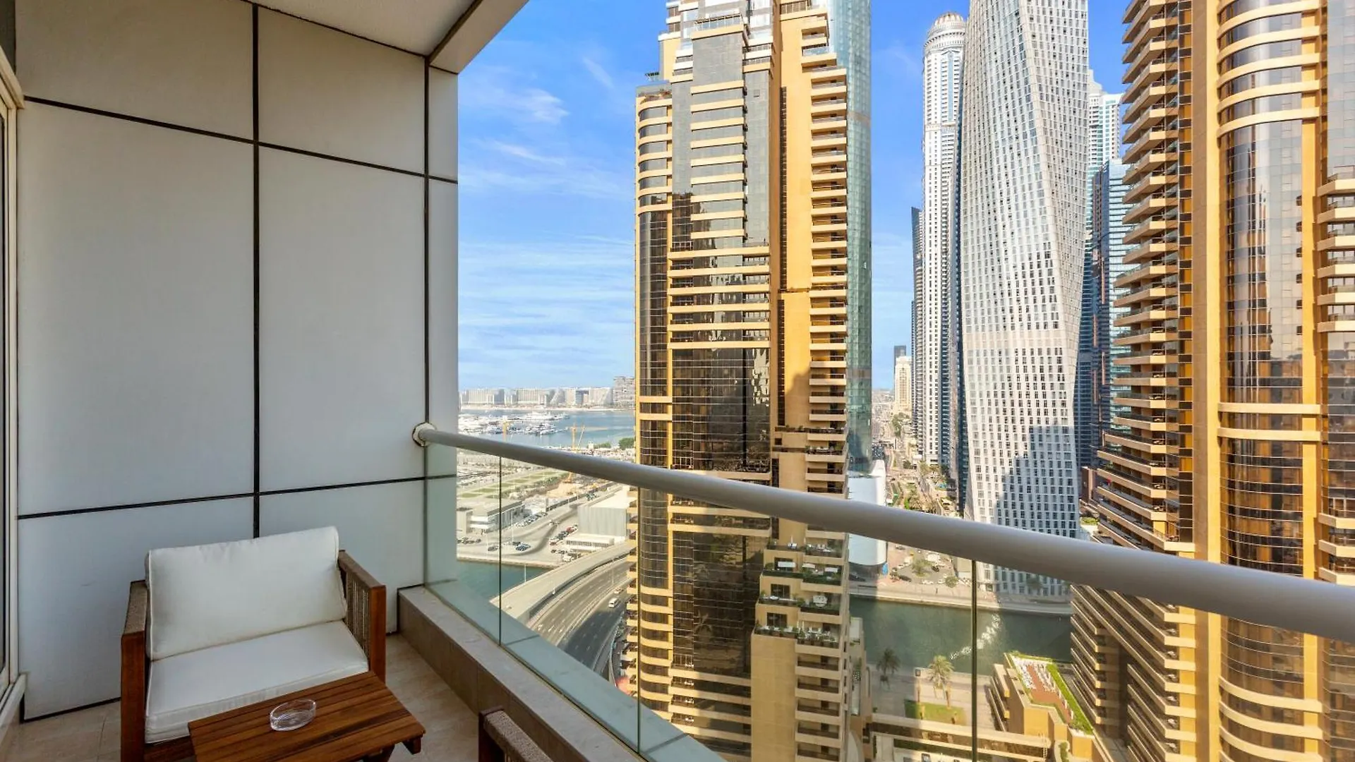 Upgraded 1 Bedroom In The Heart Of Dubai Marina